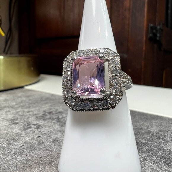 Ring Bomb Party Ring, NWOT, size 7 pink gemstone silver color band - Picture 1 of 5